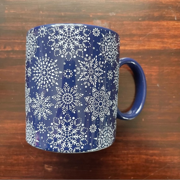 New in Box Blue Snowflake Mug - Picture 1 of 6